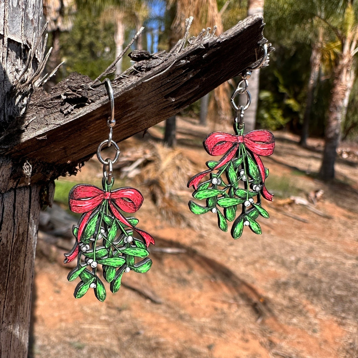Mistletoe Earrings - Calendar ClosetMistletoe EarringsCalendar Closet
