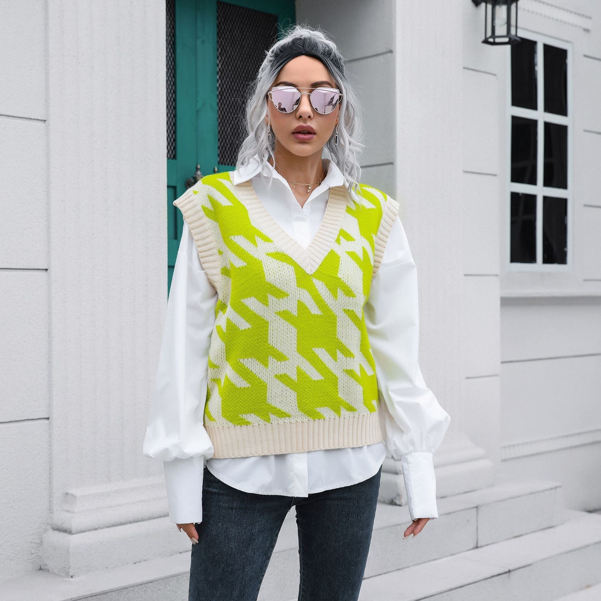 Houndstooth V-Neck Knit Vest - Calendar ClosetHoundstooth V-Neck Knit VestCalendar Closet